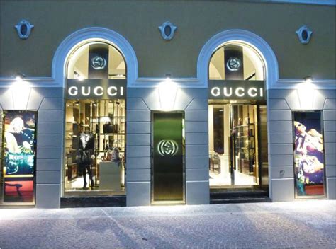 sede uffici gucci milano|negozi borse gucci napoli.